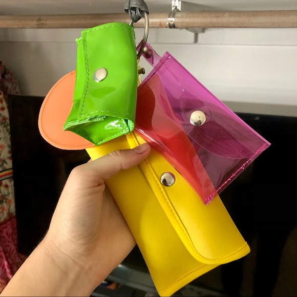 🛑SOLD🛑Neon Mini Purse Cluster 💕🍊🥝🍌 - Picture 3 of 11